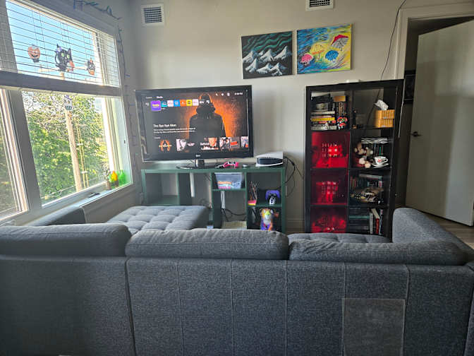 Deandra Dennis's room