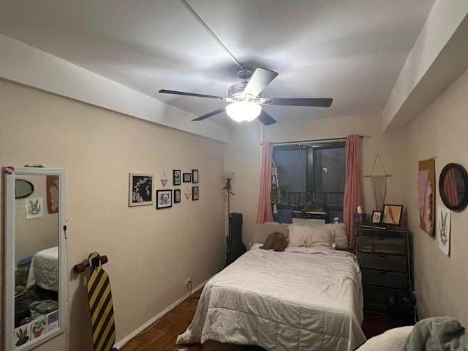 Luis's room