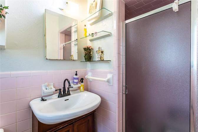 Charming Fully Remodeled Downtown Plano's room