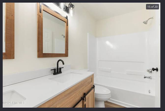 Alcove Rooms's room