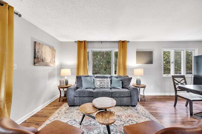 lifedoorrentals's room