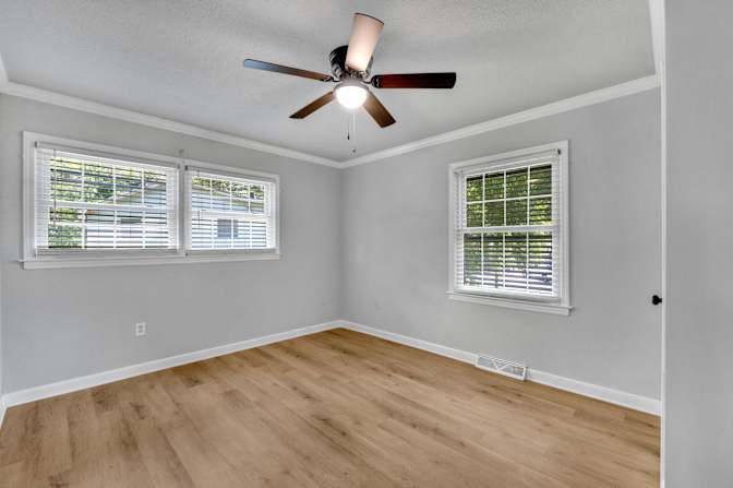 lifedoorrentals's room
