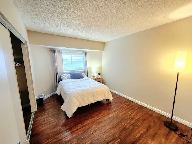Aron's room