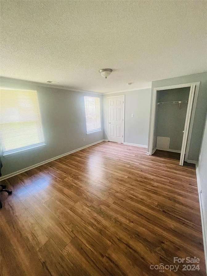 Alcove Rooms's room