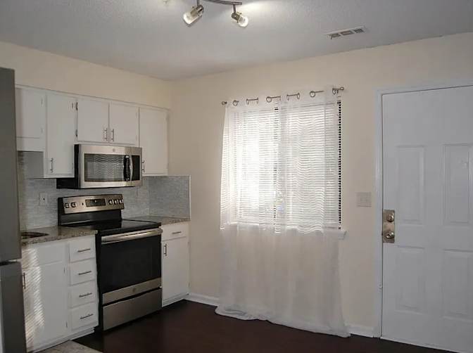 Alcove Rooms's room