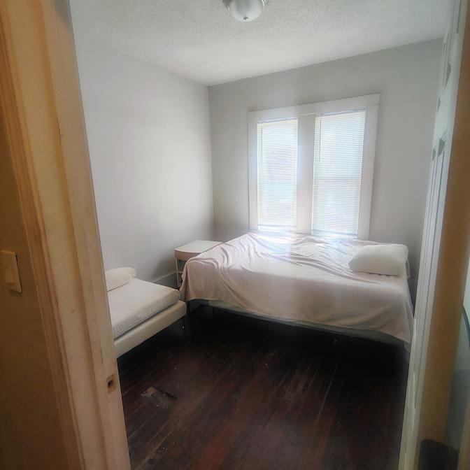 Alcove Rooms's room