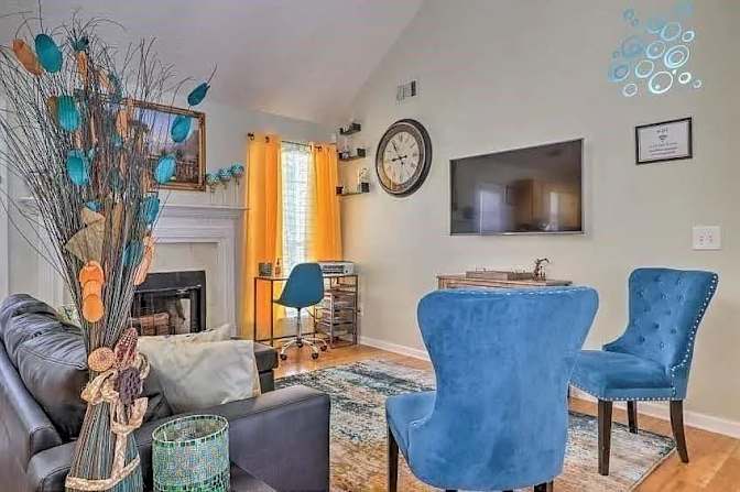 Alcove Rooms's room