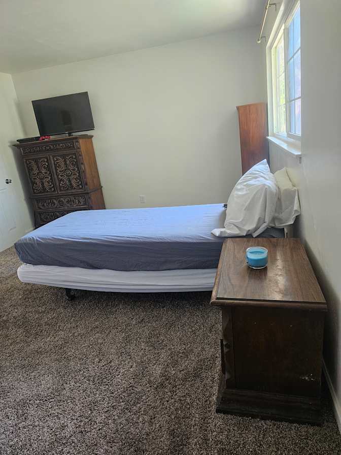JEREMY's room
