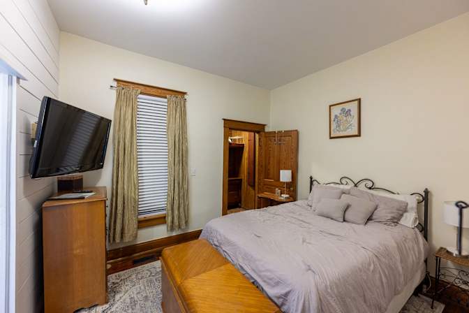 Ann Pickens's room
