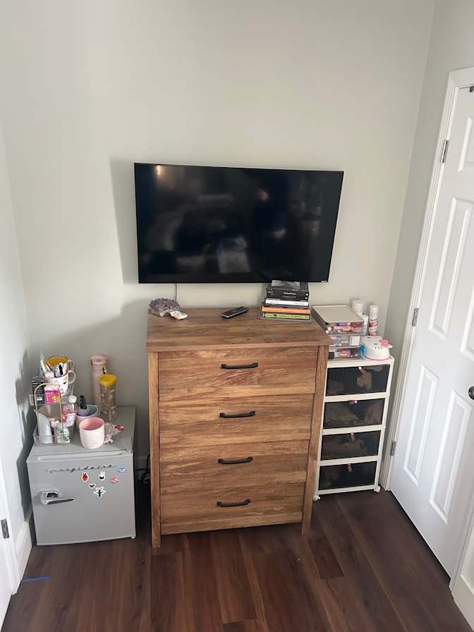 Evelyn's room