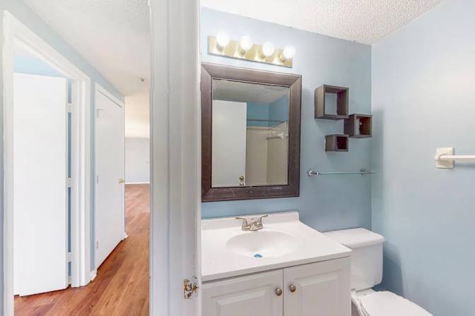 Alcove Rooms's room