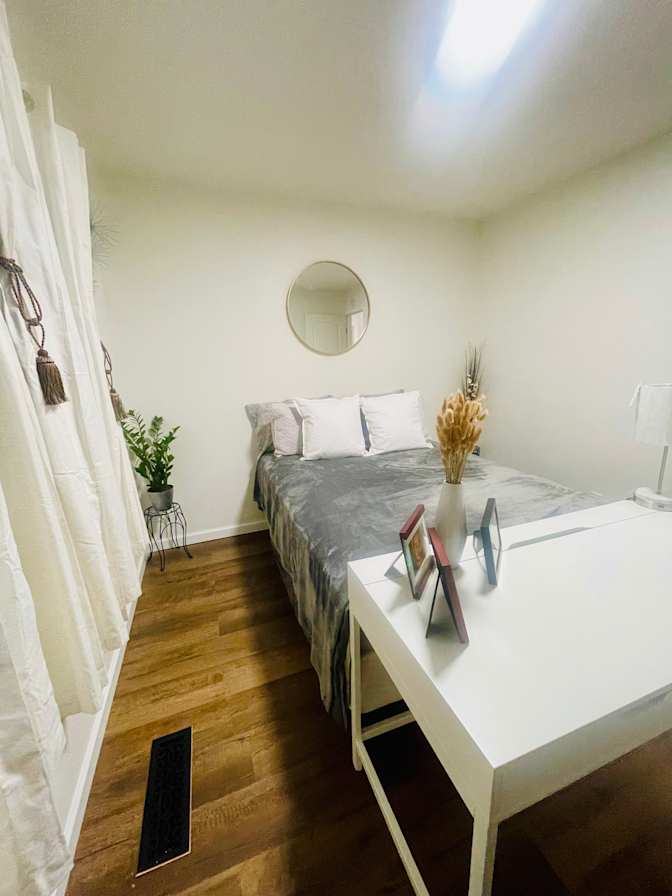 Eva's room