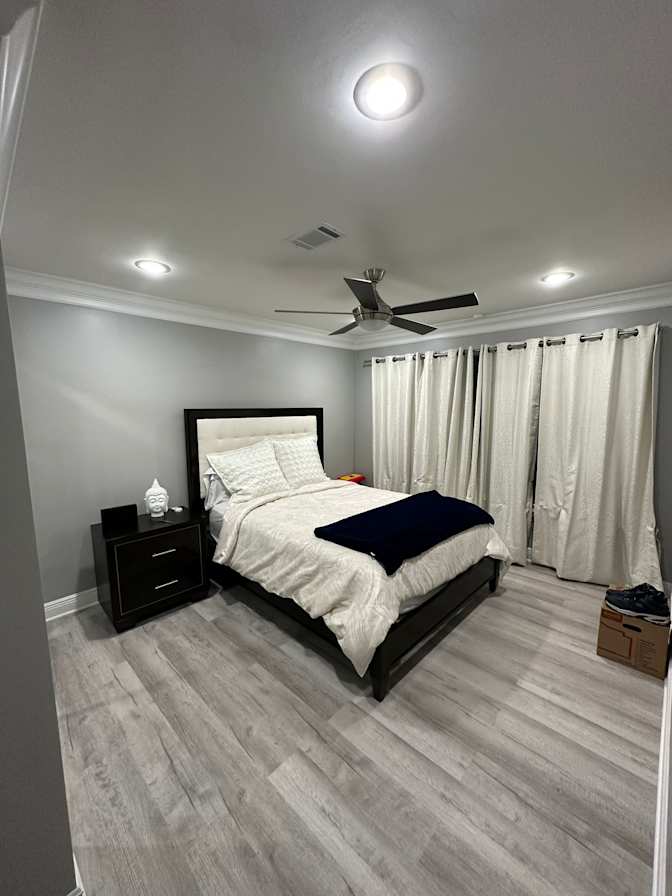 Rolando's room
