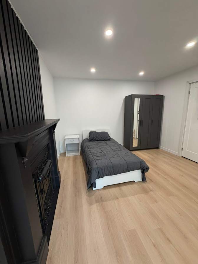 Viviane's room