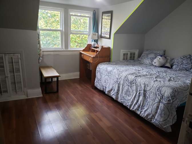 Rent's room