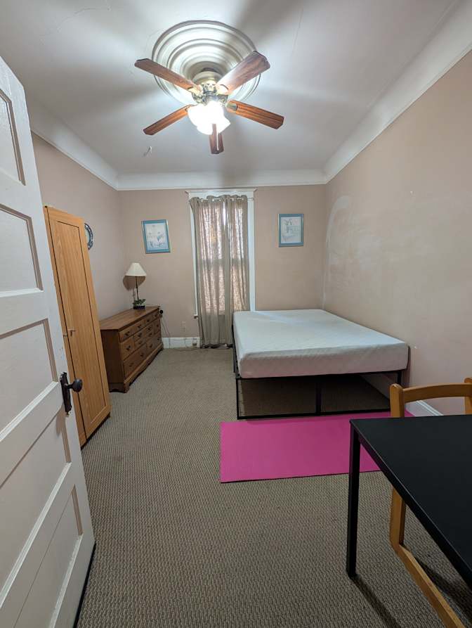 Yllor's room