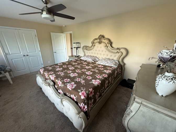 Alcove Rooms's room