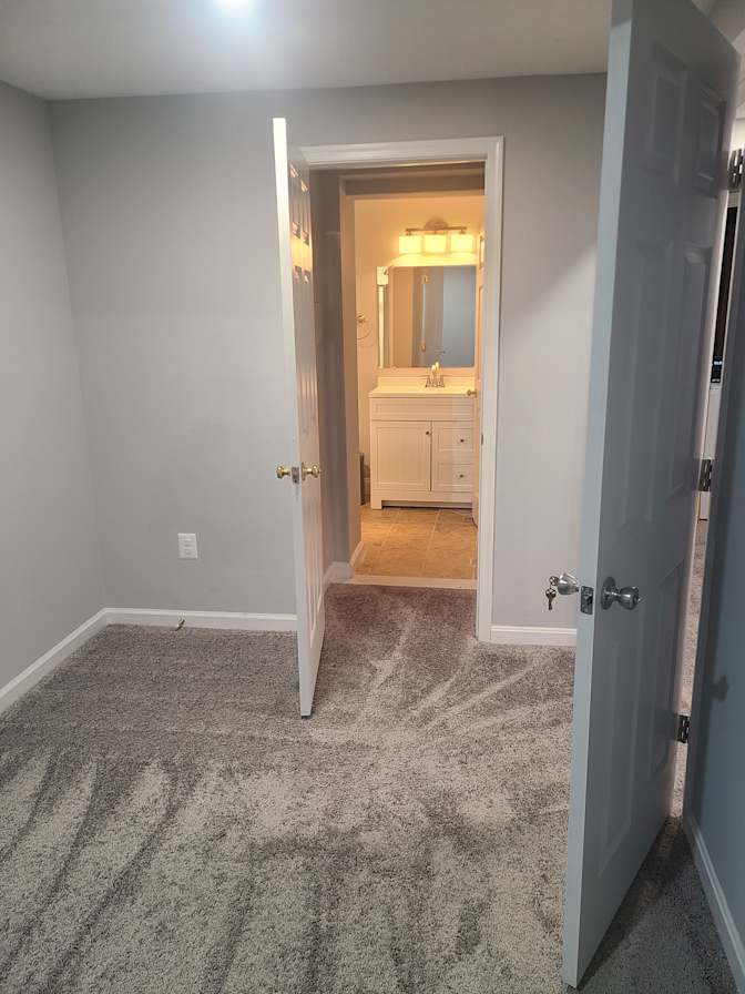 Wale basement Apartment's room