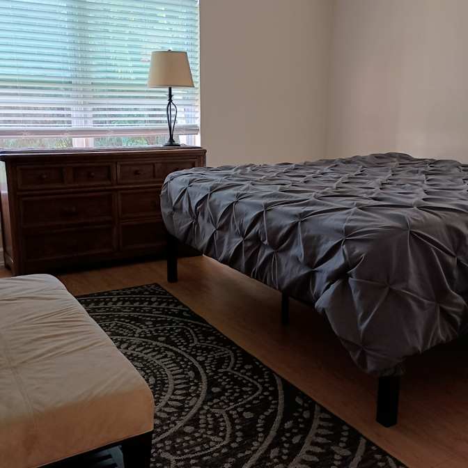 Leslie's room