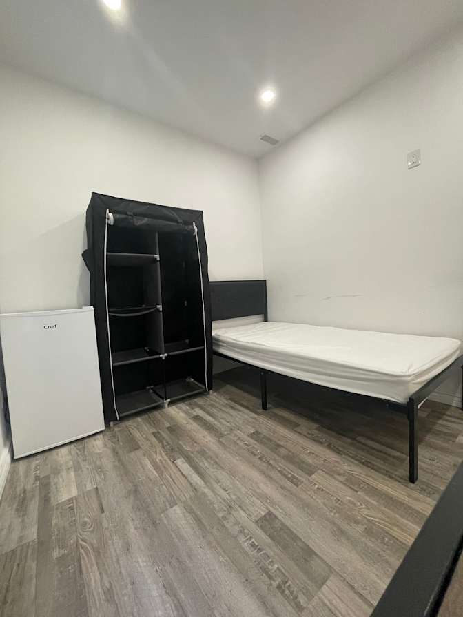 Reza's room