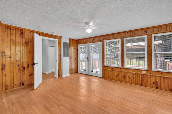 lifedoorrentals's room