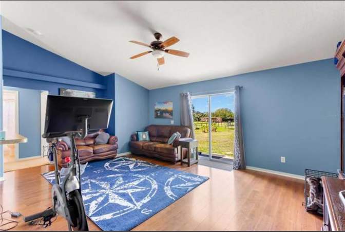 Ridechelle's room