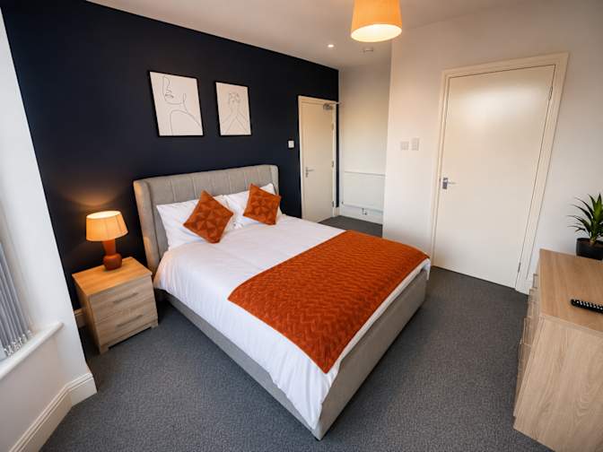 New Mills's room