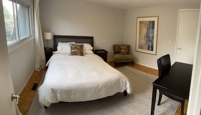 Dee's room