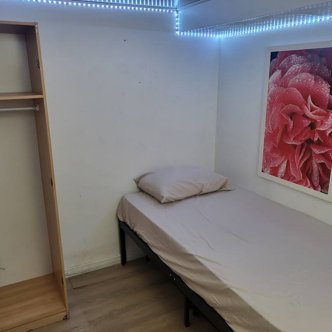 John Kar's room