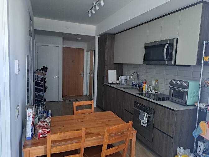 Jun's room