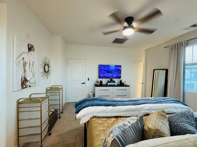Alexis's room