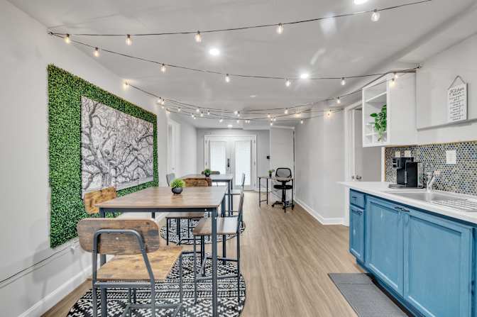 lifedoorrentals's room