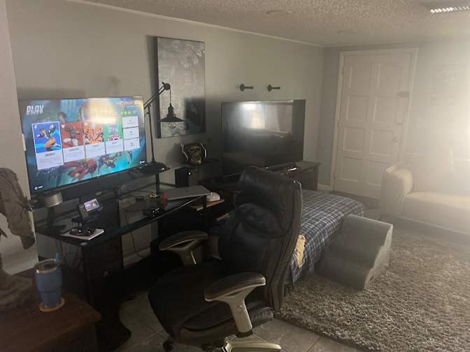 Joe Kingston's room