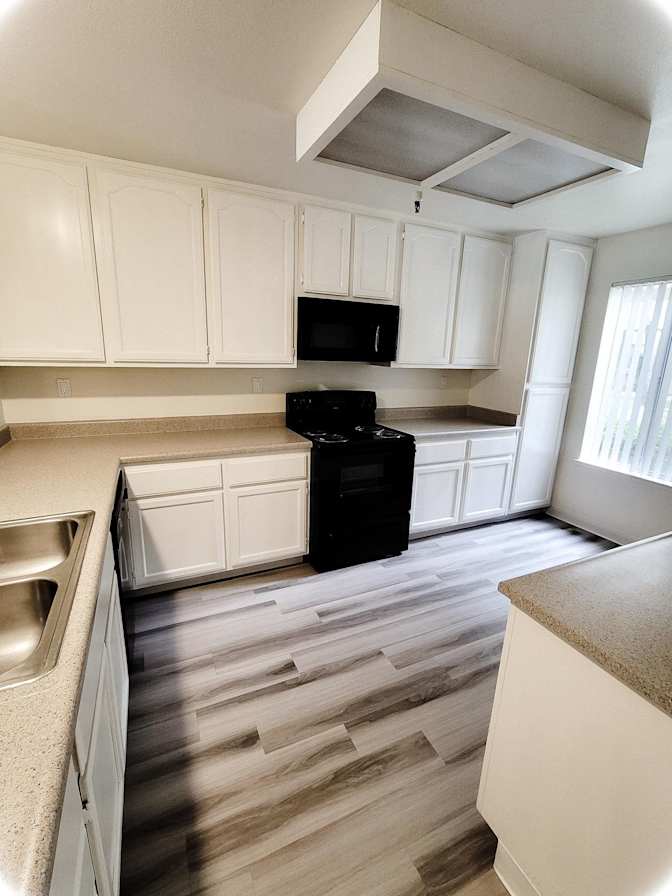 Lakeshore Apartments's room