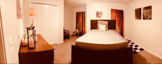 Essence's room
