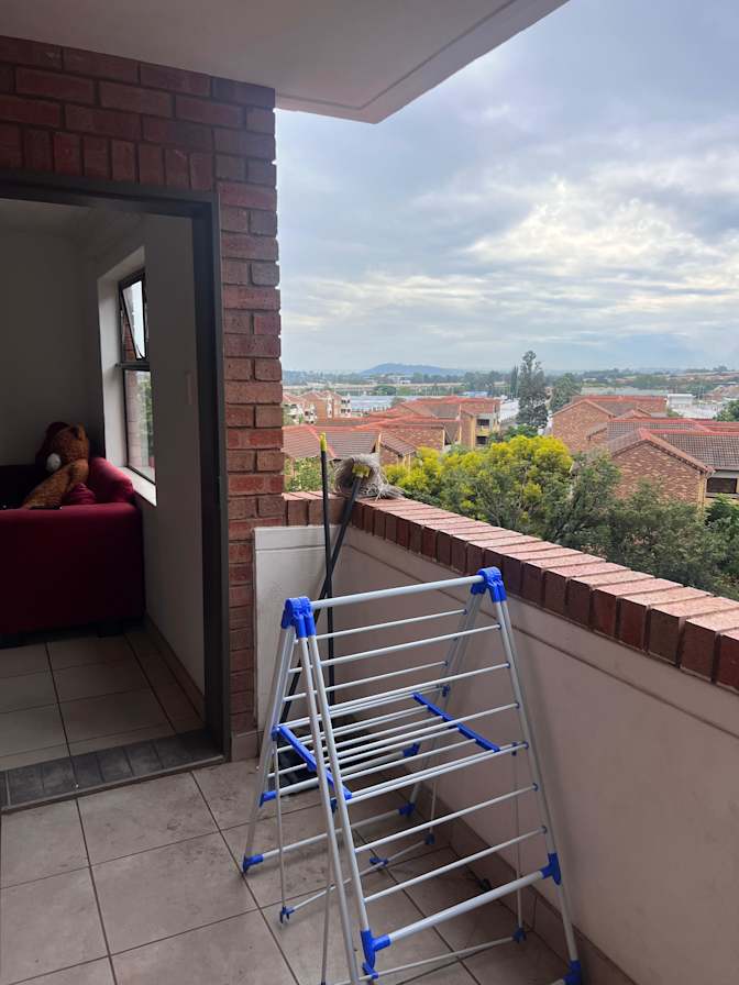 Tlatsi's room