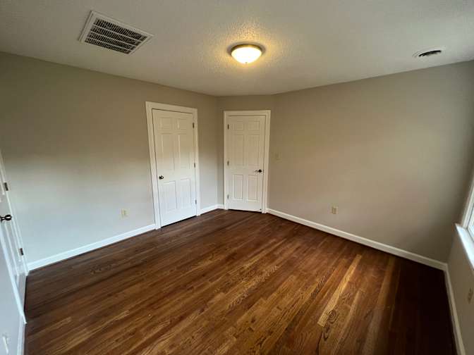 Alcove Rooms's room