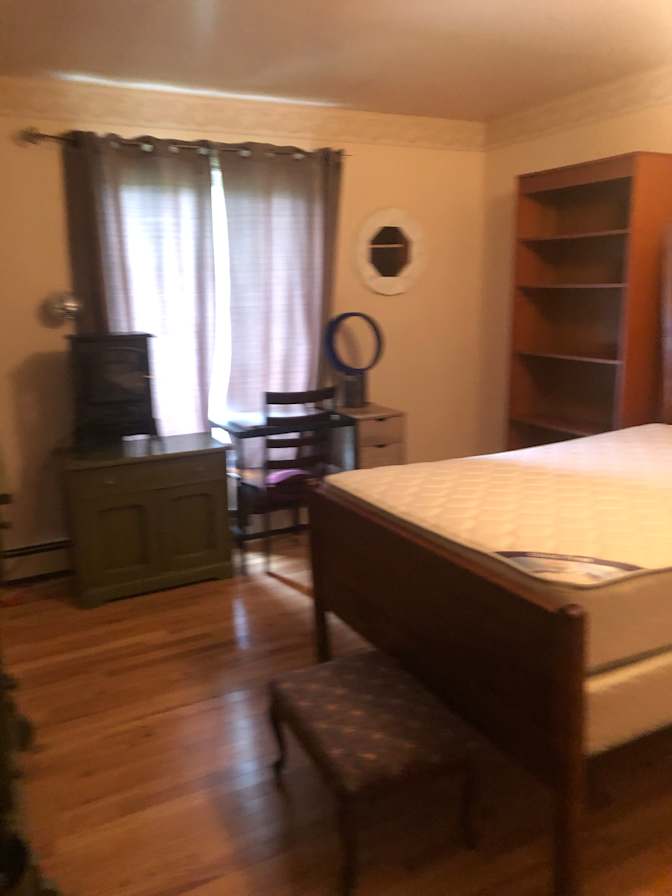 Room for rent's room