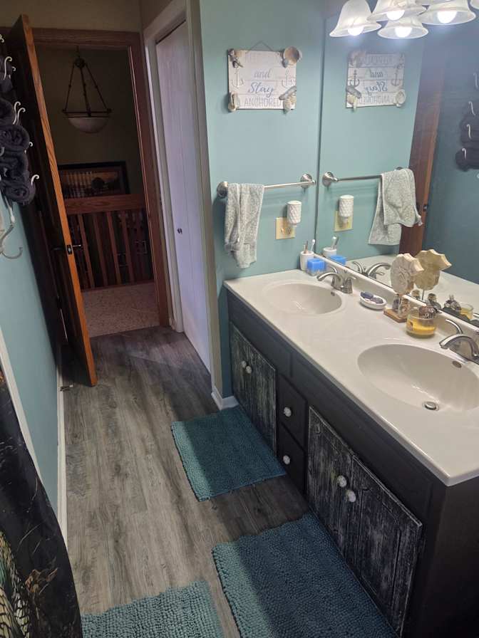 Melissa R DeNure's room