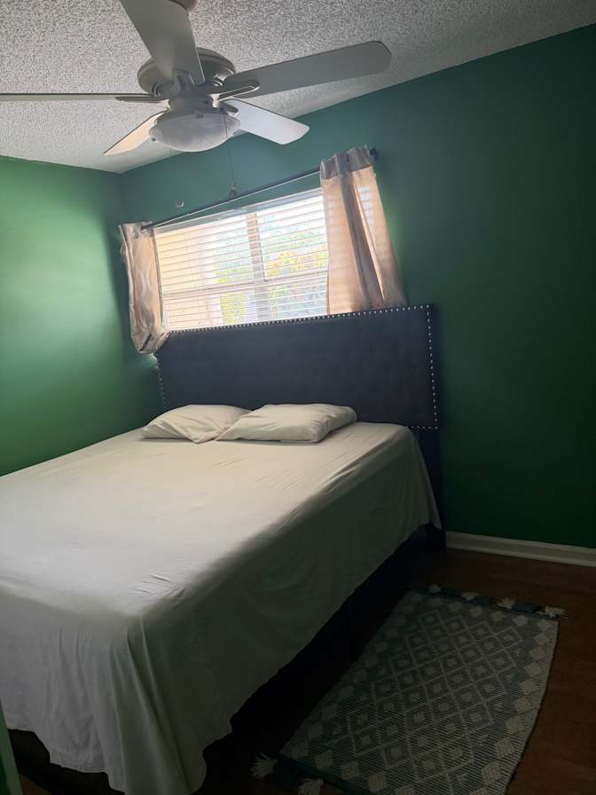 E L's room