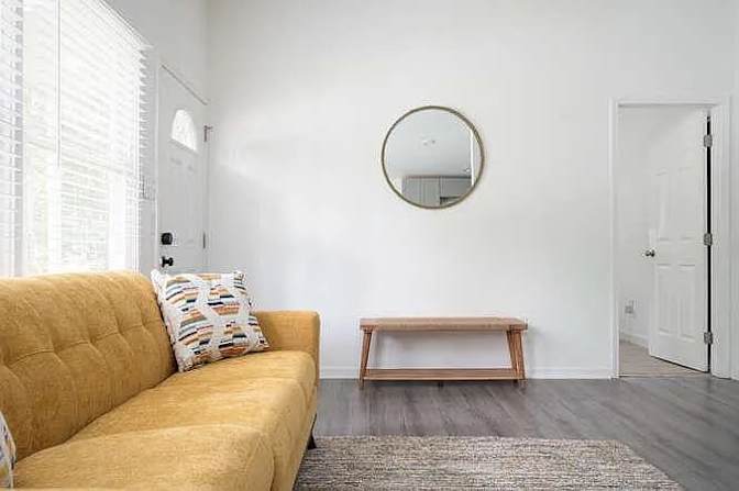 Alcove Rooms's room