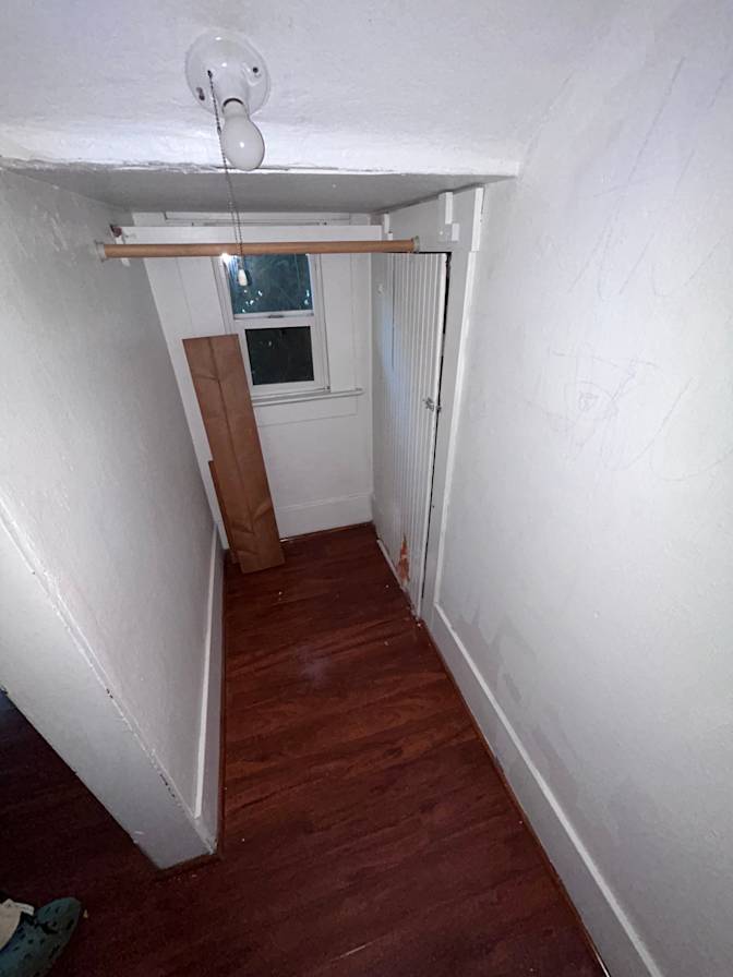 Lee's room