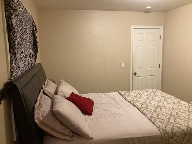 Tida's room