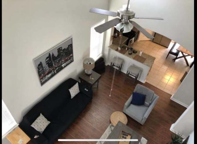 Yas's room