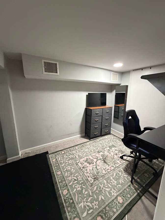 Enshi's room