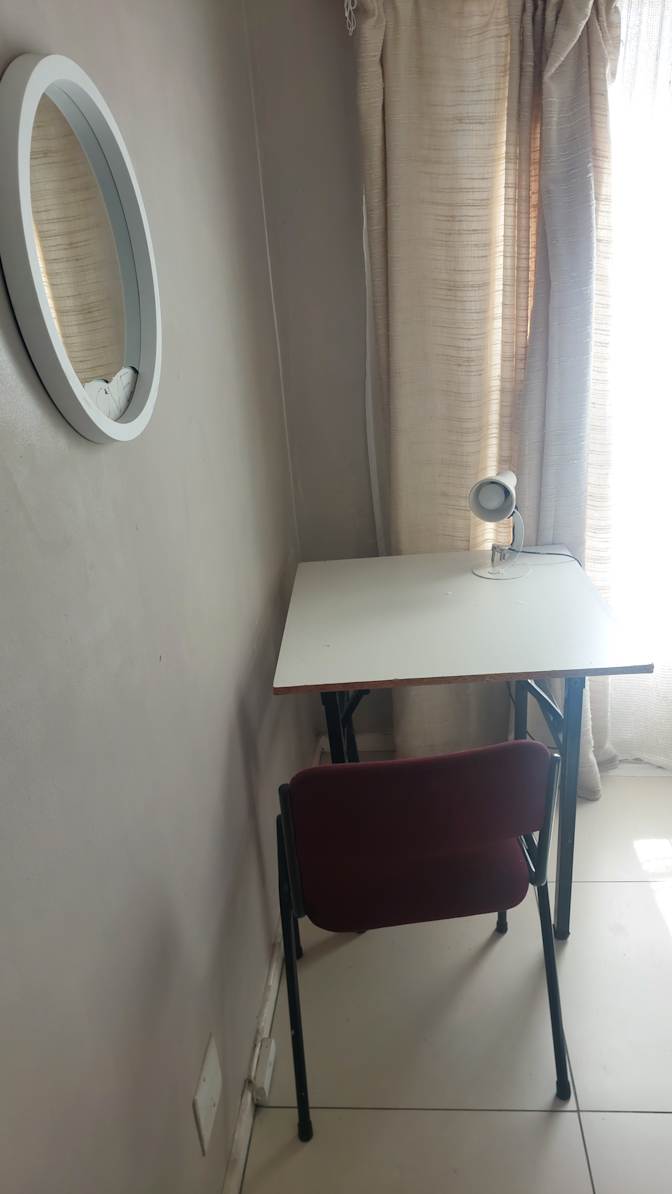 simon's room