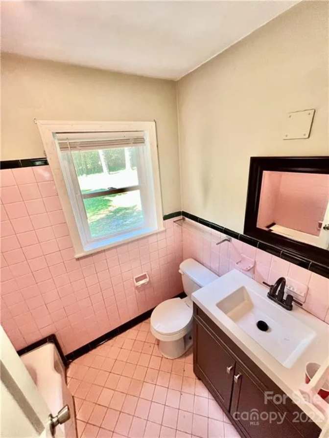 Alcove Rooms's room