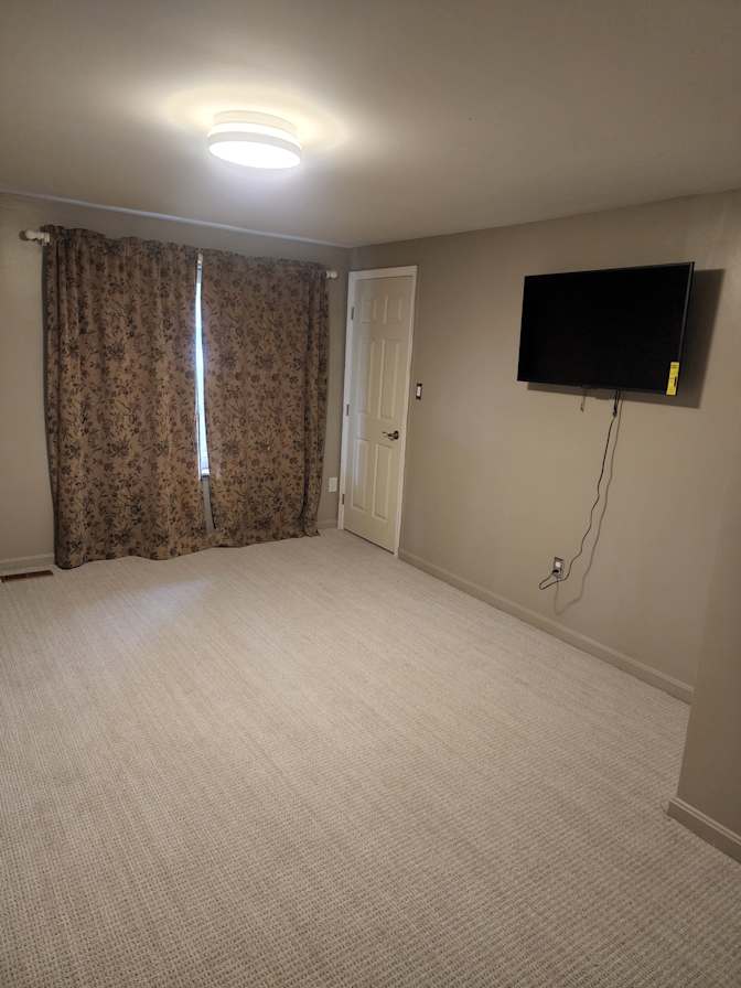 Enrique's room