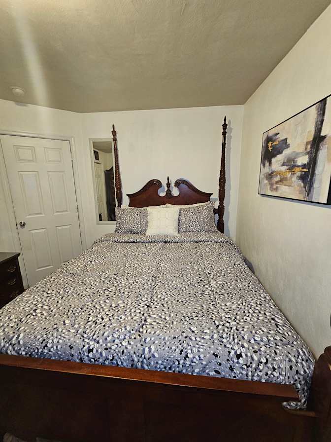 WACKENE's room