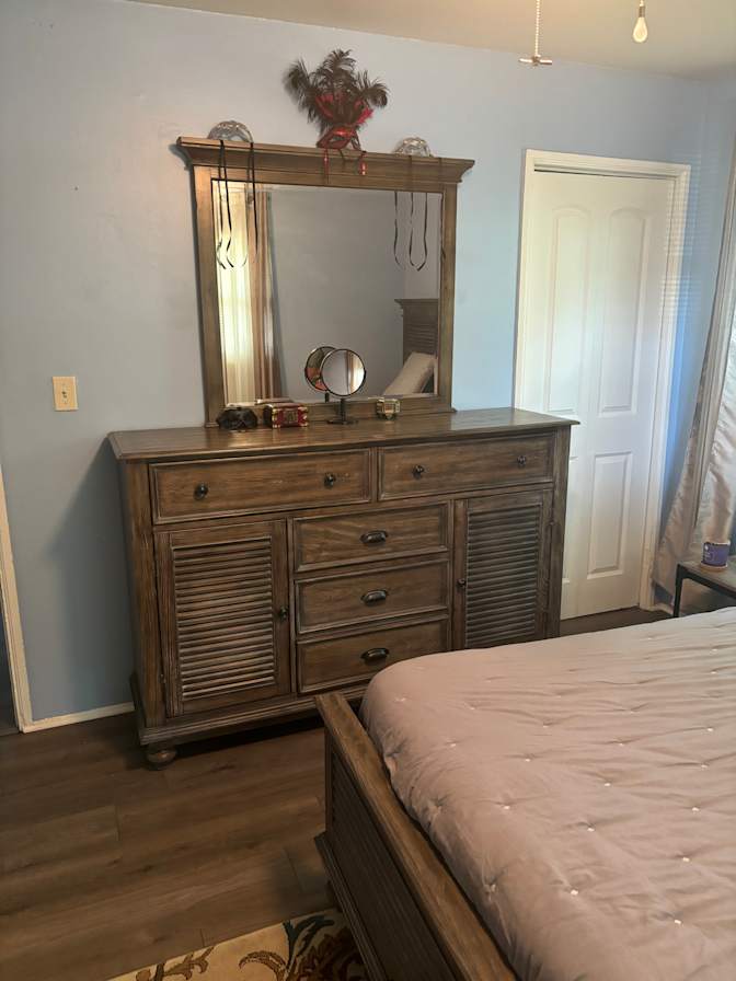 Sandy's room